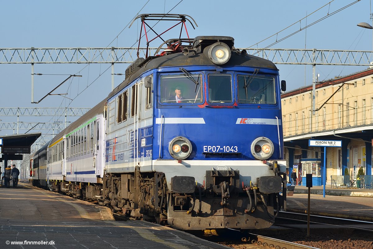 pkp-ic-ep07-1043-02.jpg