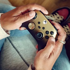 Kontroler bezprzewodowy Xbox – wersja specjalna Gold Shadow