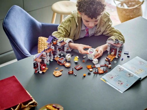 LEGO Super Mario - Nawiedzona rezydencja Kinga Boo