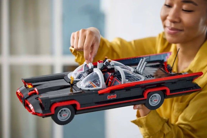 LEGO DC Super Heroes Klasyczny serial telewizyjny Batman Batmobil widok ogólny