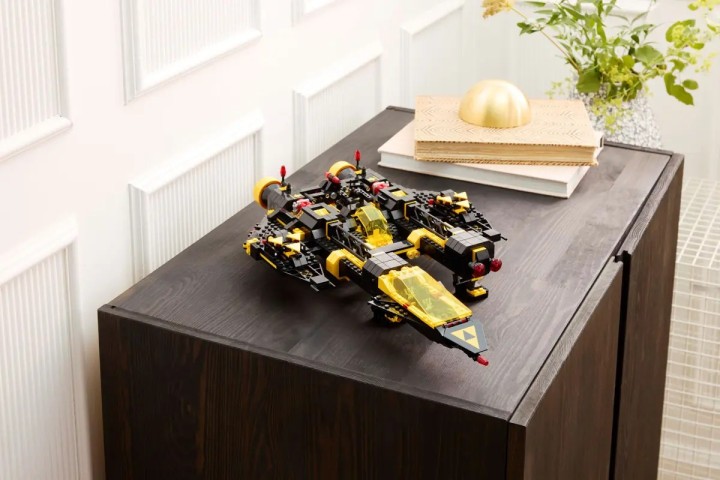 LEGO Icons Blacktron Renegade