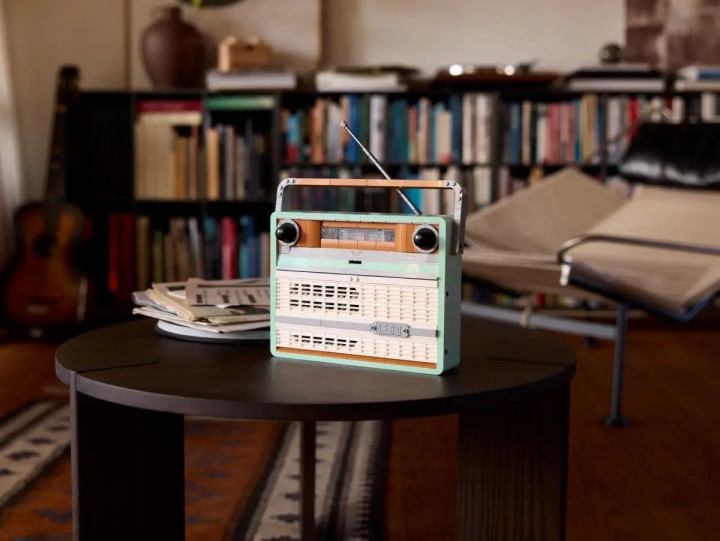 LEGO Icons Radio w stylu retro
