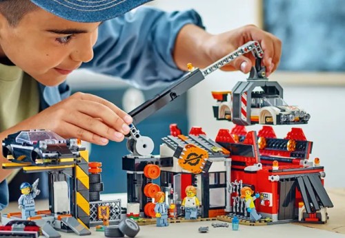 Zestaw LEGO City Złomowisko z samochodami dostępny za 229 zł (120 zł taniej) w Amazon PL