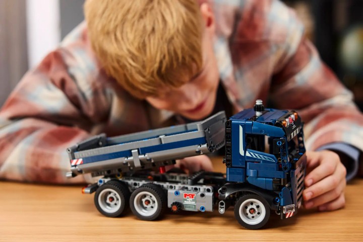 LEGO 42203 Technic - Wywrotka z przechylaną skrzynią